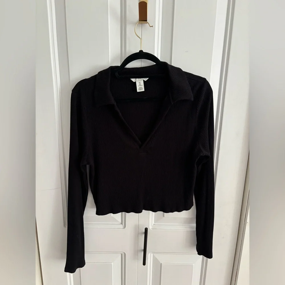Collared Ribbed Crop Top - Picture 2 of 4